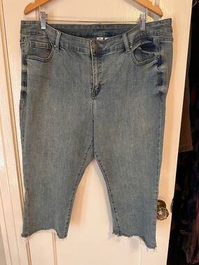 Lane Bryant Women's Light Blue Cropped Frayed Hem Jeans